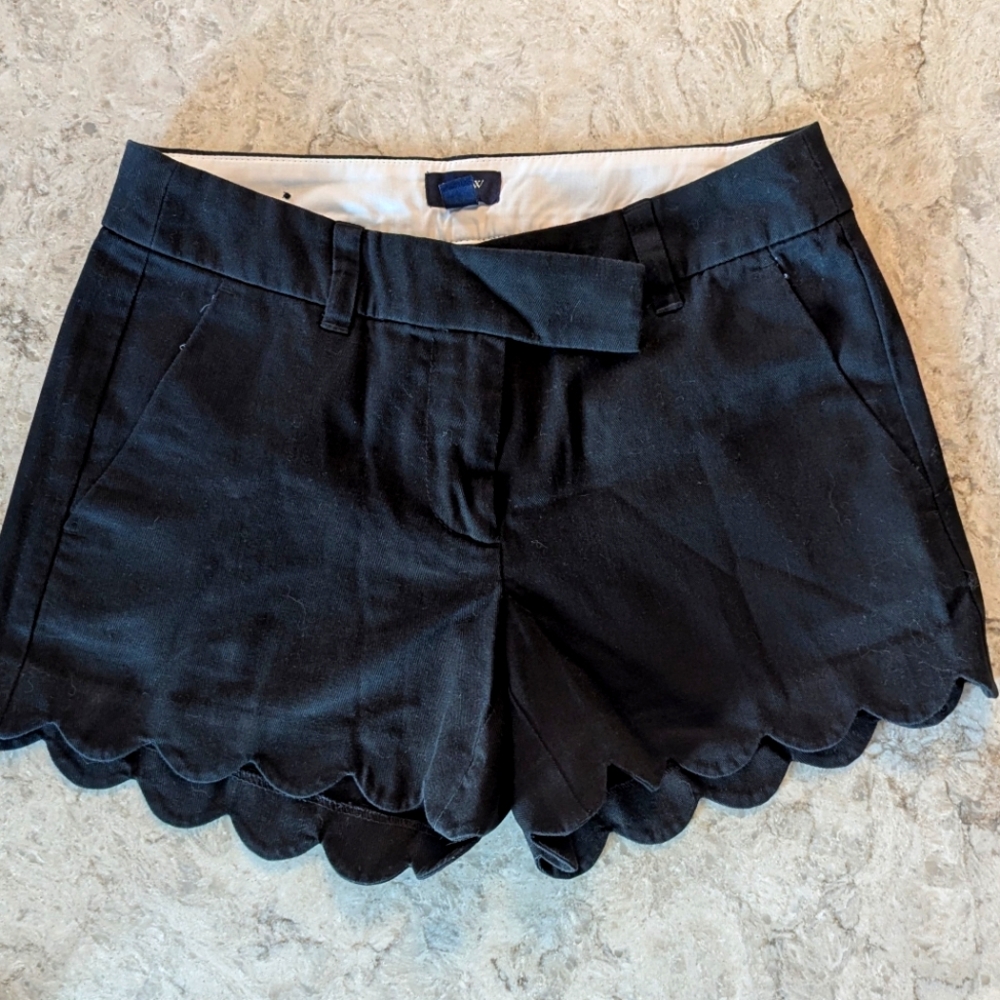 Never worn, Chic Black Scalloped Hem Shorts
